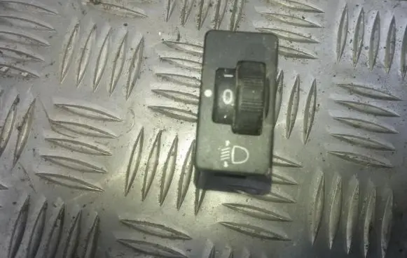 Renault Clio III Headlight level height control switch