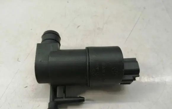 Toyota Verso Windscreen/windshield washer pump 853300F020