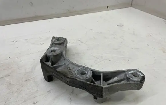 Mercedes-Benz C W205 Engine mounting bracket A6420140600