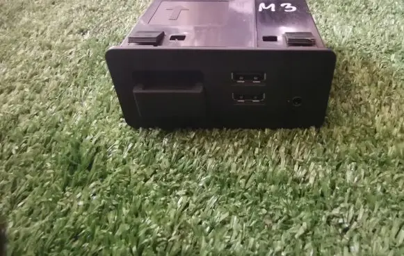 Mazda CX-3 USB socket connector D09H669U0 10R041341