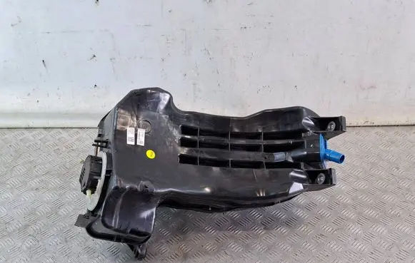 Audi Q7 4M AdBlue liquid reservoir 4M0131878CF 4077005BH 4M0131969N