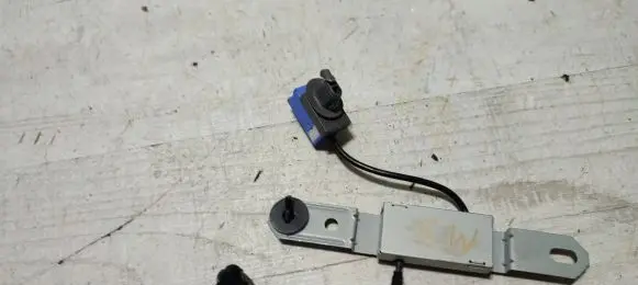 Mazda 3 III Aerial antenna amplifier 63330206C