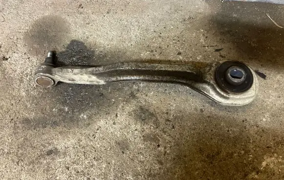Mercedes-Benz E W211 Front lower control arm/wishbone 