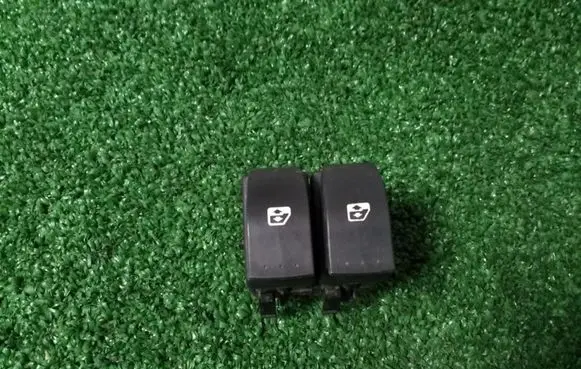 Renault Megane I Electric window control switch 015085B 317714H 2650