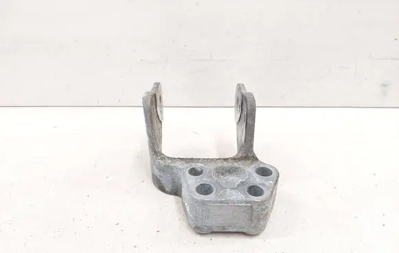 Peugeot 4007 Engine mounting bracket