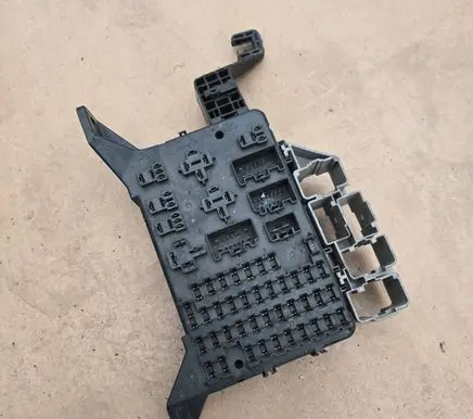 Ford Mondeo Mk III Fuse module 1S7T14A073AE 1G11 0052