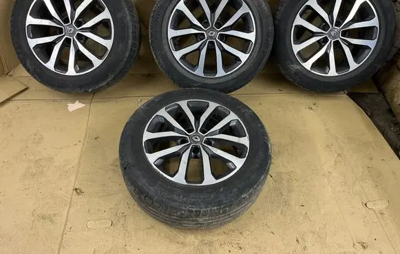 Renault Kadjar R17 alloy rim 