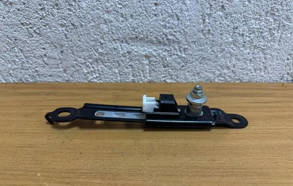 Lexus RX 450H Seat belt adjustment rail E563003