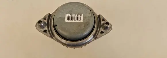 Mercedes-Benz E W212 Engine mount bracket A2122404217