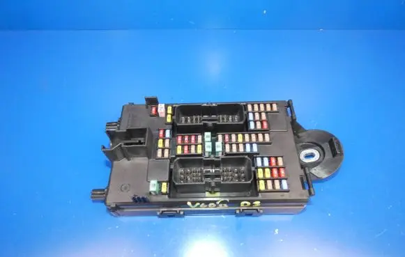 Volvo V60 Fuse box set 32209198 K067R 0181440