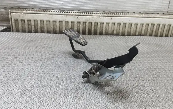 Suzuki Grand Vitara I Accelerator throttle pedal