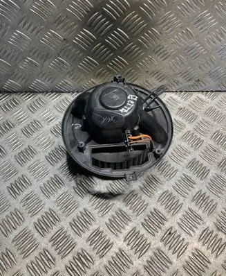 Volkswagen Jetta VI Heater fan/blower 1K1820015K