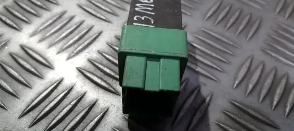 Mitsubishi Carisma Other relay mr228120