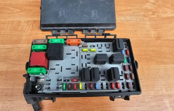 Opel Antara Fuse box set 13217389