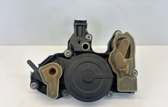 Audi A4 S4 B8 8K Oil breather separator 06K103495BL