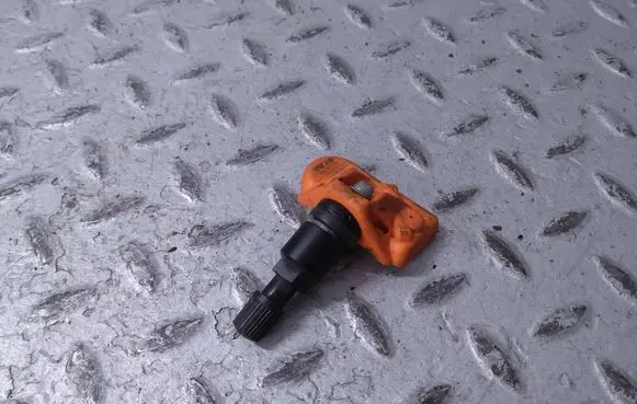 Audi Q7 4M Tire pressure sensor 5Q0907275F