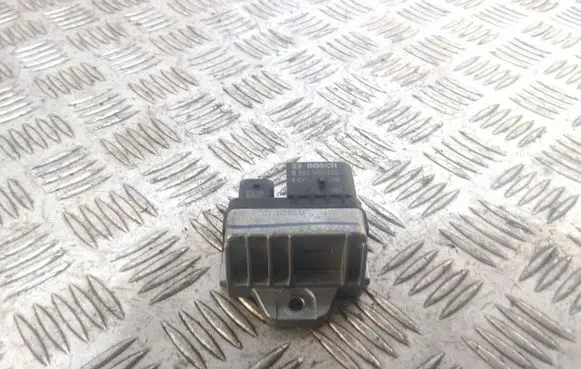 BMW 4 F32 F33 Glow plug pre-heat relay 281003 8514120