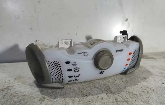Citroen C1 Climate control unit 69617027