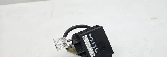 Mercedes-Benz C W205 Battery relay fuse A0009061505 1110055 2711170170