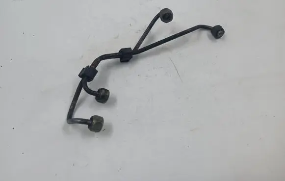 Fuel injector supply line/pipe