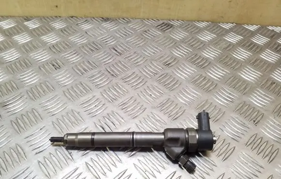 Hyundai i40 Fuel injector 338002A800 0445110411