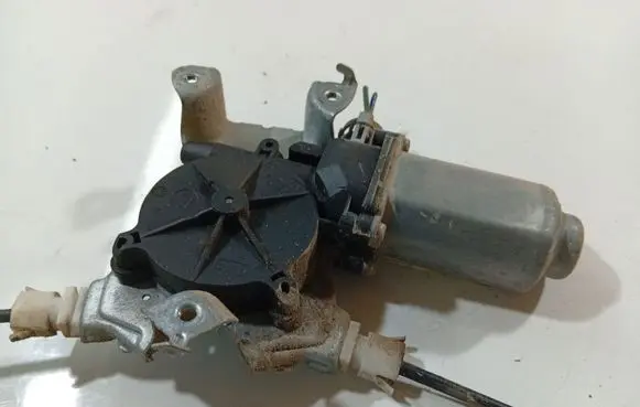 Nissan Pathfinder R51 Front door window regulator motor 400848