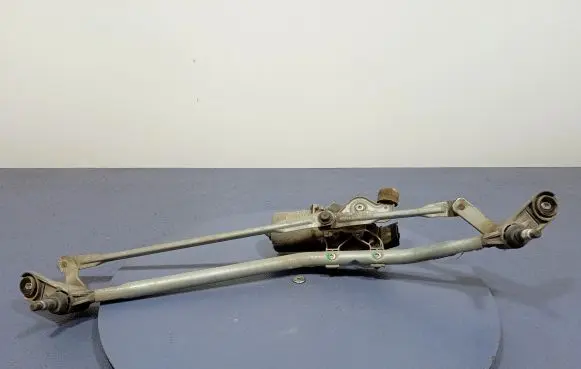 Renault Kangoo II Front wiper linkage and motor 8200409692