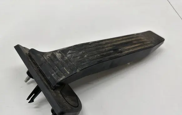 Toyota Camry VIII XV70 Accelerator throttle pedal