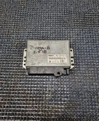 Opel Omega B1 Engine control unit/module 0261203588 90492382