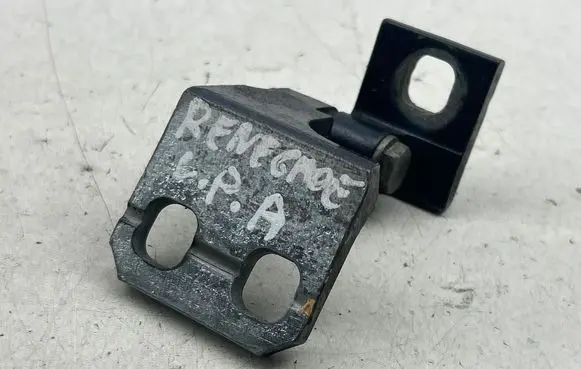 Jeep Renegade Front door lower hinge 