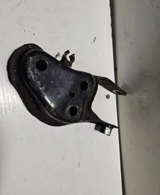 Honda Civic Engine mounting bracket