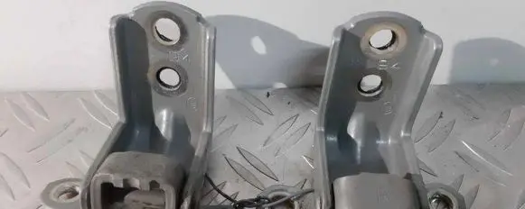 Nissan Leaf II (ZE1) Front door hinge set M01E