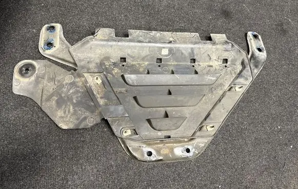 Ford Mustang VI Engine splash shield/under tray FR3B6P013BCW