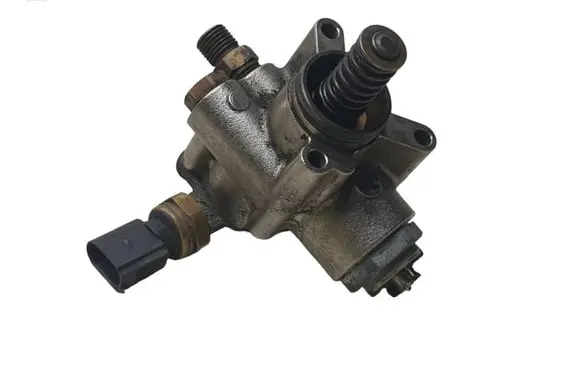 Audi A4 S4 B7 8E 8H Fuel injection high pressure pump 06F127025H