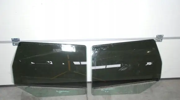 Jeep Grand Cherokee (WK) Sliding door window/glass 