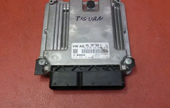 Volkswagen Tiguan Engine control unit/module 04L907309K 0281030170