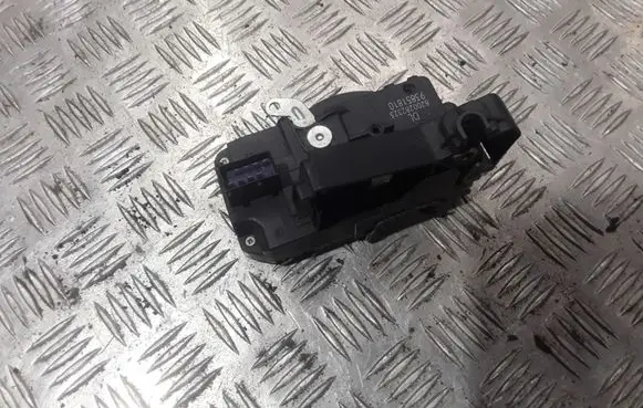 Loading door lock