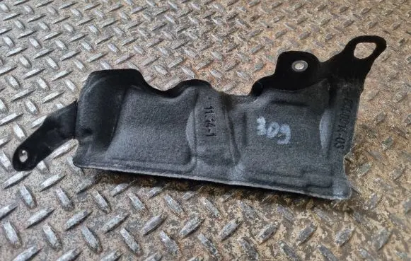 BMW 3 G20 G21 Heat shield in engine bay 8668914