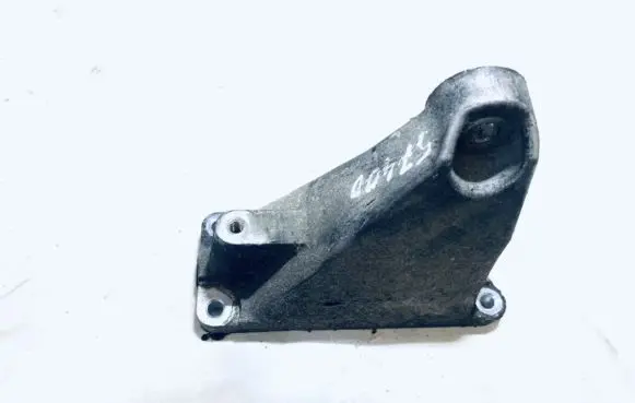 Lexus IS 200-300 Engine mounting bracket
