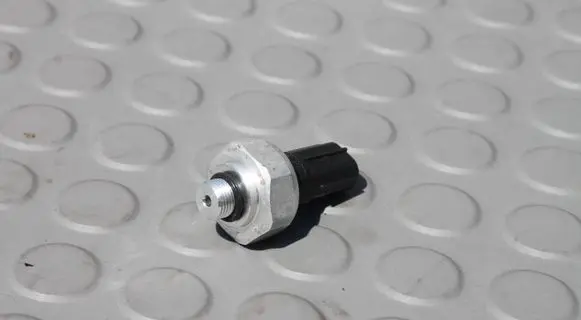 Toyota RAV 4 (XA50) Air conditioning (A/C) pressure sensor D9240