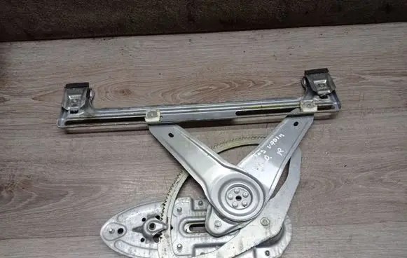 Volvo V70 Rear window lifting mechanism without motor 110309