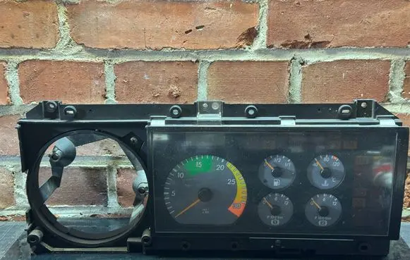 Speedometer (instrument cluster)