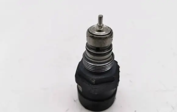 BMW 5 E60 E61 Fuel pressure regulator 0281002481