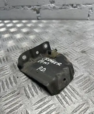 Citroen C-Crosser Fender mounting bracket