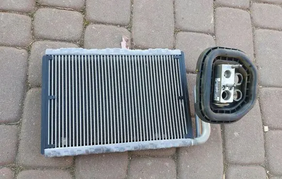 Mercedes-Benz CLS C218 X218 Other air conditioning (A/C) parts A2128300284