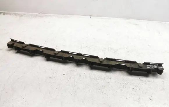 Skoda Octavia Mk2 (1Z) Front bumper mounting bracket 1z9807863