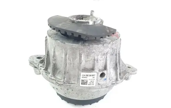 Mercedes-Benz C W205 Engine mount bracket A2052406617 3618760232