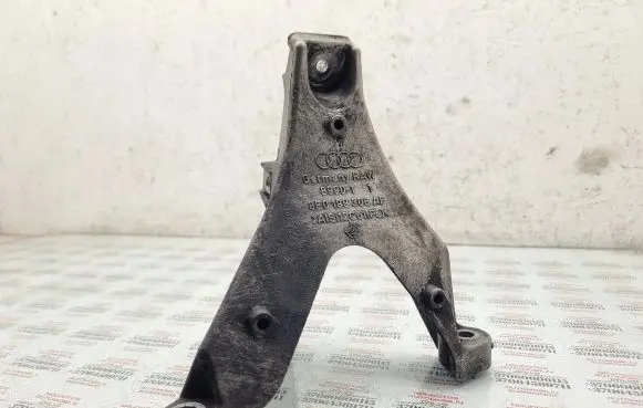 Audi A4 S4 B7 8E 8H Engine mounting bracket 8E0199308AF