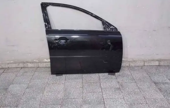 Volvo V70 Front door 47827