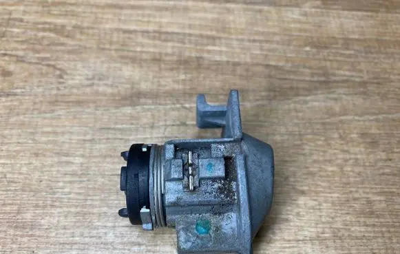 Volvo V60 Front door lock (next to the handle) 30784963